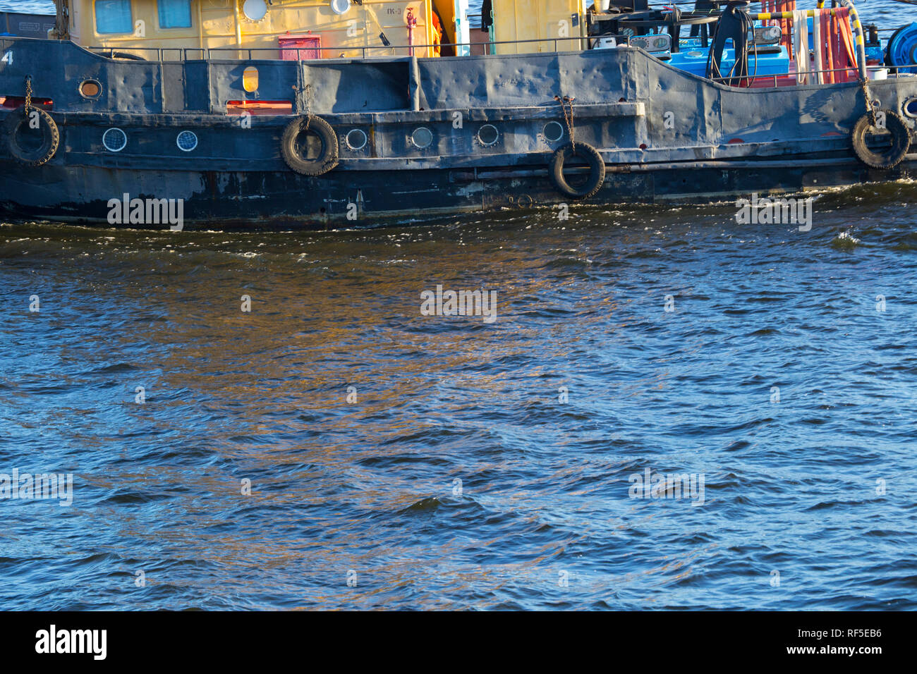 Alte Schlepper auf Wolga Stockfoto