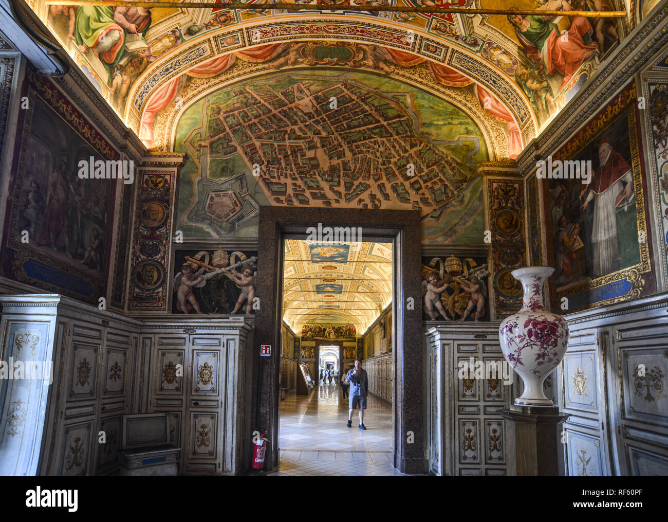 Vatikan - 16.Oktober 2018. In den vatikanischen Museen. Im Museum, präsentiert die wichtigsten Meisterwerke der Kunst der Renaissance in der Welt. Stockfoto