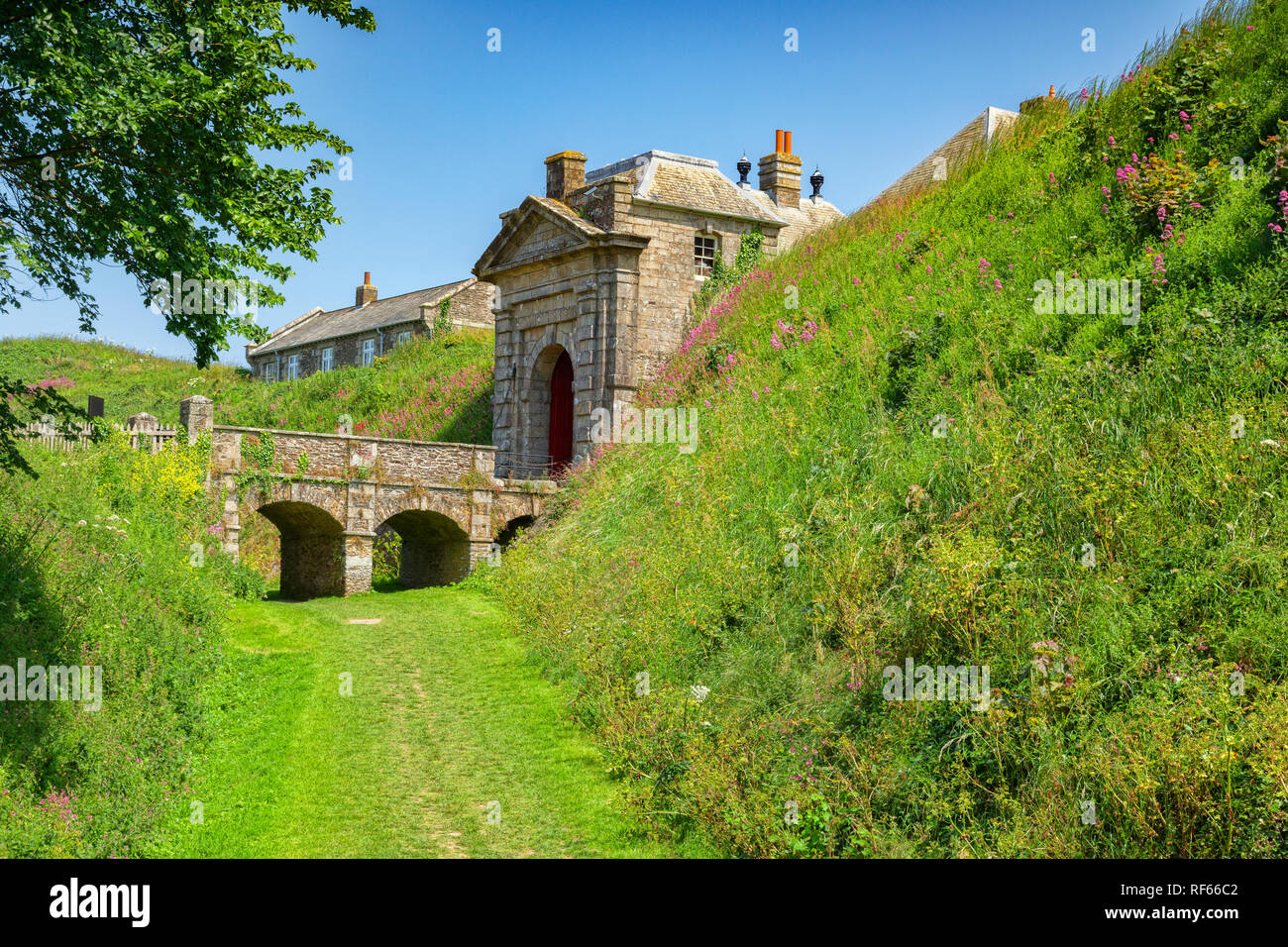 Das Torhaus und Graben, das Pendennis Castle, Cornwall, Großbritannien Stockfoto