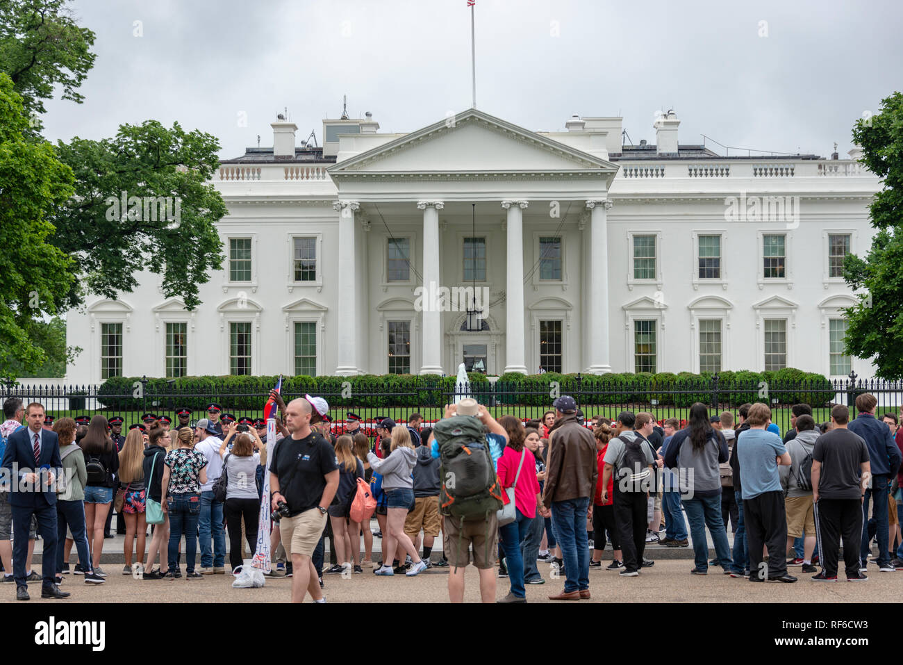 Touristen sammeln vor dem Weißen Haus, Washington DC, USA Stockfoto