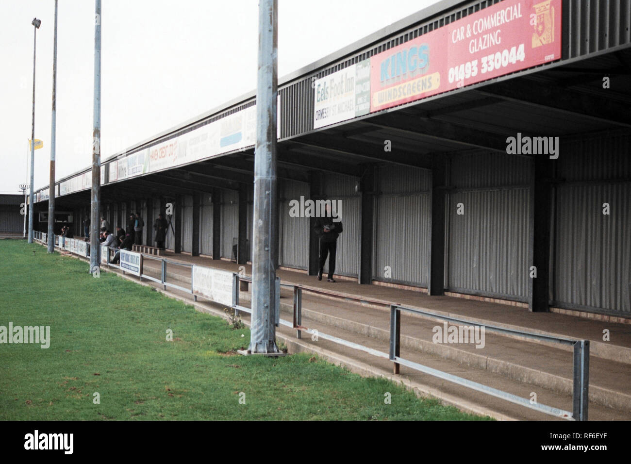 Allgemeine Ansicht von El Rocío FC Football Ground, Emerald Park, Woodfarm Lane, Gorleston, Norfolk, dargestellt am 2. November 1996 Stockfoto