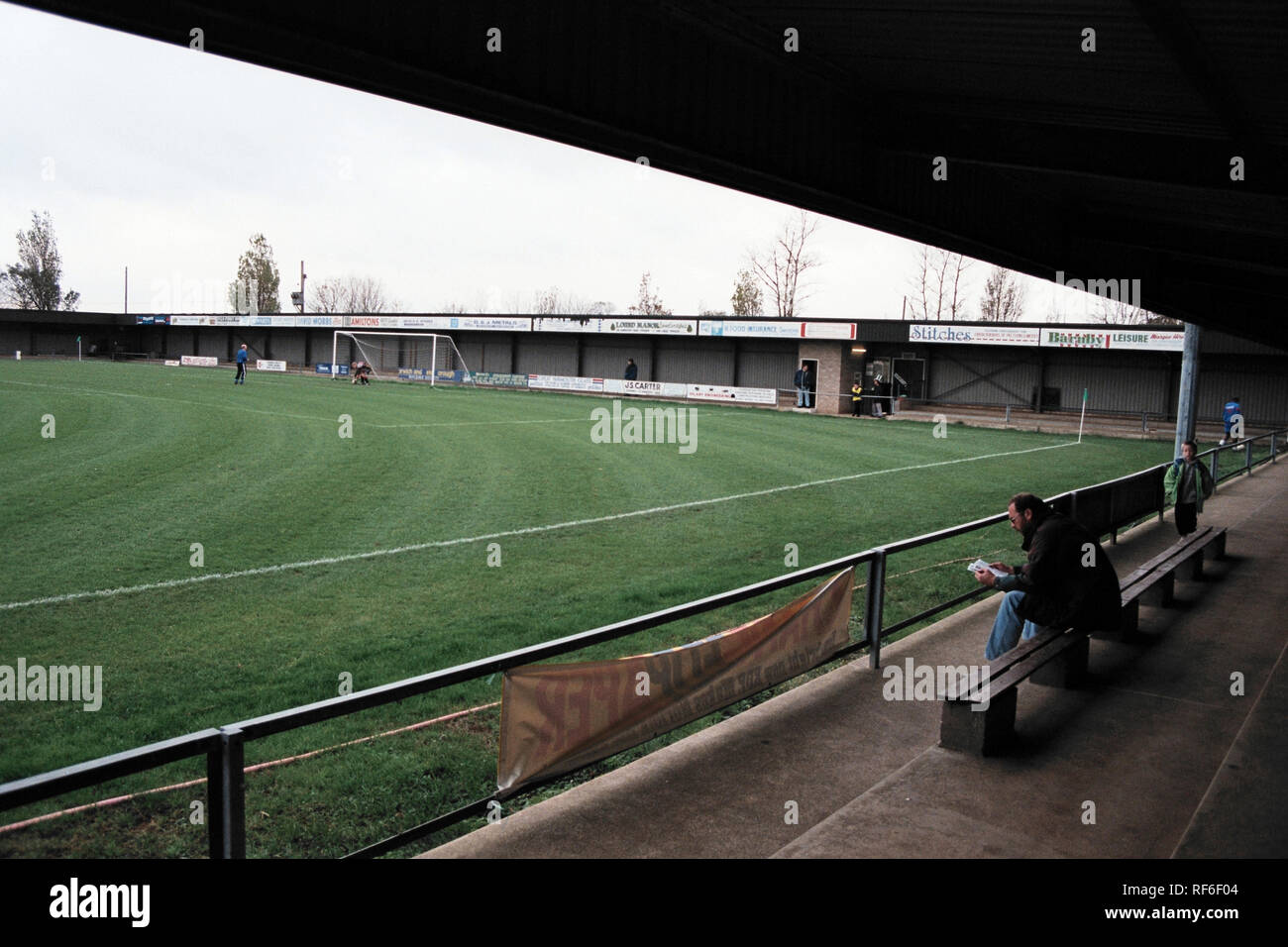Allgemeine Ansicht von El Rocío FC Football Ground, Emerald Park, Woodfarm Lane, Gorleston, Norfolk, dargestellt am 2. November 1996 Stockfoto