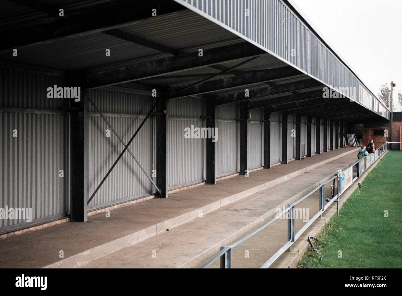 Allgemeine Ansicht von El Rocío FC Football Ground, Emerald Park, Woodfarm Lane, Gorleston, Norfolk, dargestellt am 2. November 1996 Stockfoto