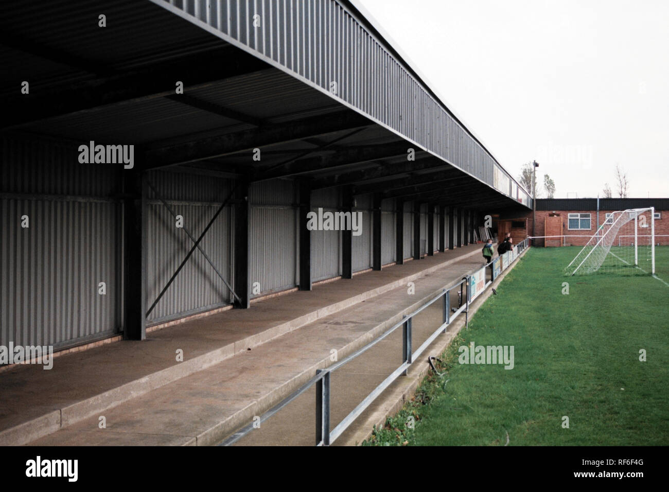 Allgemeine Ansicht von El Rocío FC Football Ground, Emerald Park, Woodfarm Lane, Gorleston, Norfolk, dargestellt am 2. November 1996 Stockfoto