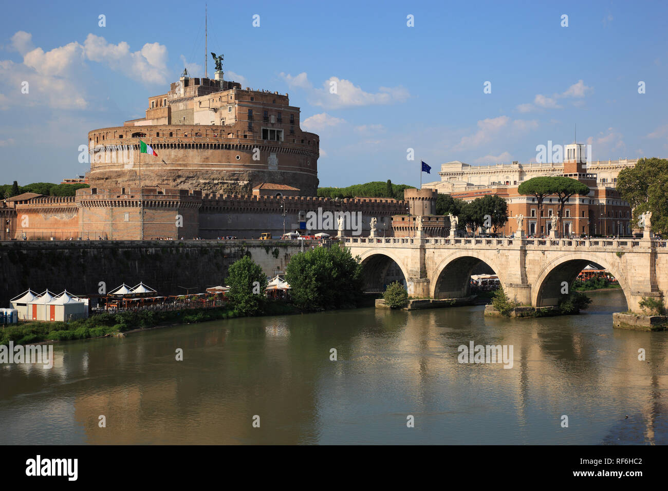 Mausoleum des Hadrian, Castel Sant'Angelo, Schloss der Heiligen Engel, Mausoleo di Adriano, und die Ponte Sant'Angelo, Brücke von Hadrian, Engel, Brücke, Stockfoto