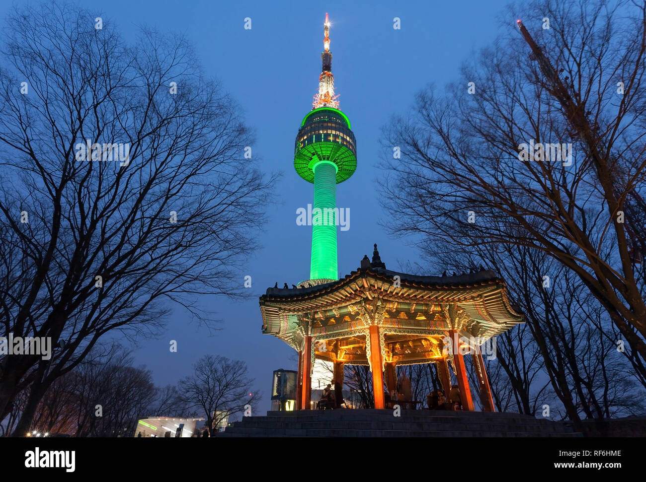 Namsan Tower oder N Seoul Tower bei Nacht, Seoul, Korea. Stockfoto