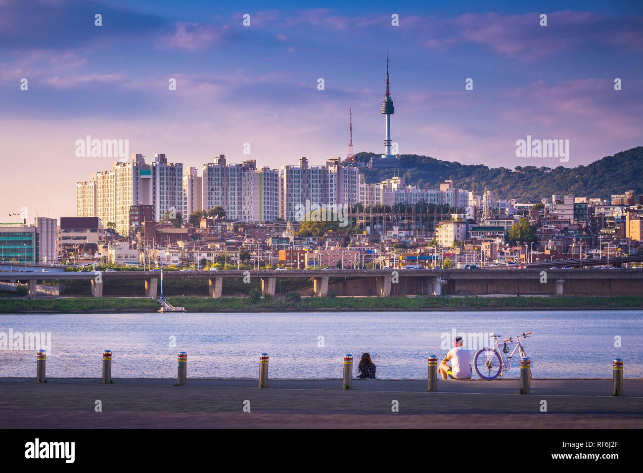 Fluss Han und N Seoul Tower, Seoul Stadt tagsüber, Südkorea. Stockfoto
