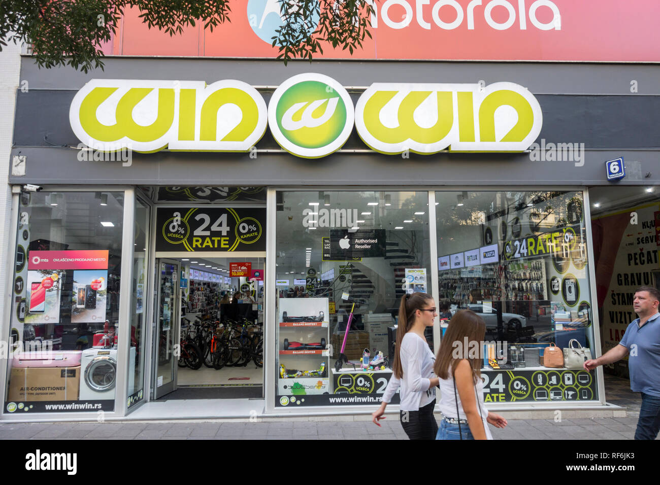 Schaufenster der Win Win shop in Belgrad Stockfoto