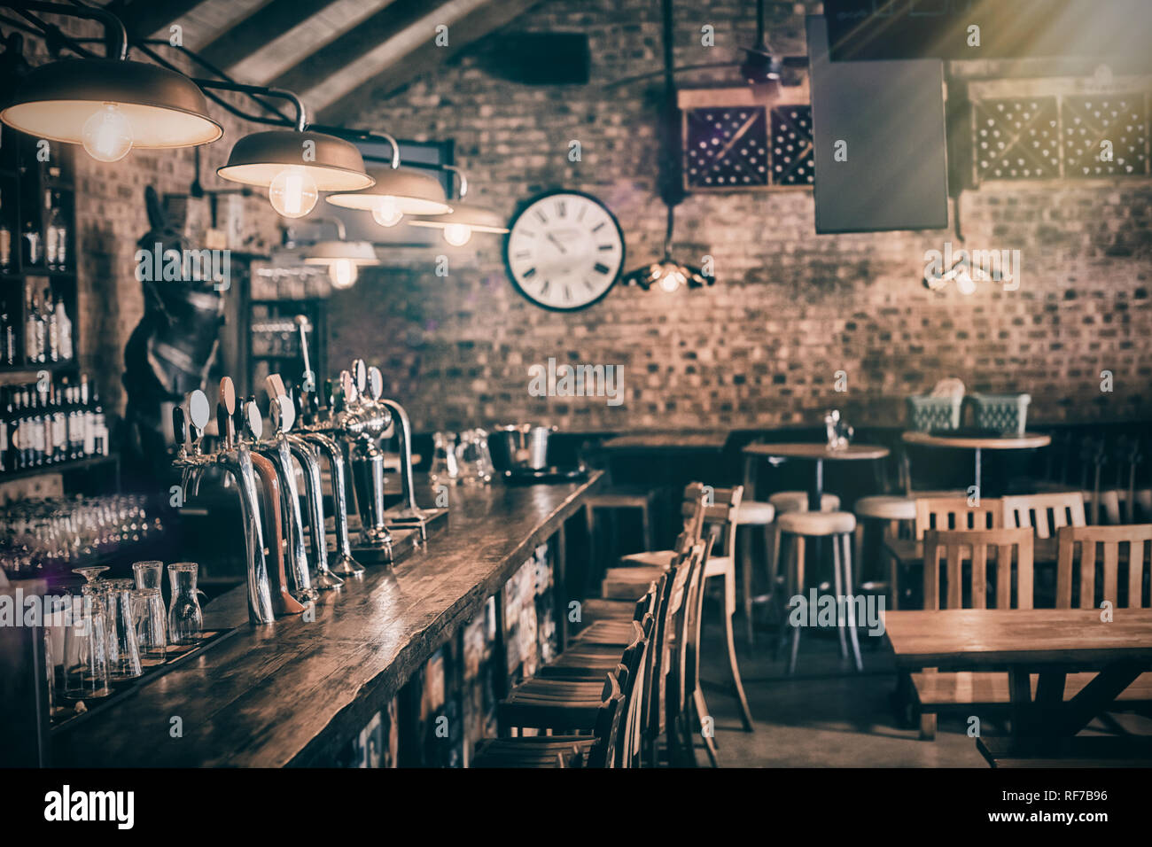 Bar Zähler bei Pub Stockfoto