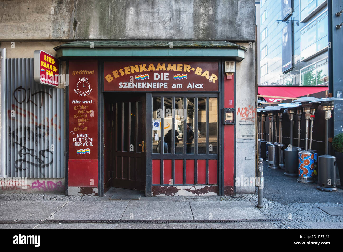 besenkammer-bar-eine-der-ltesten-gay-bars-in-berlin-unter-der