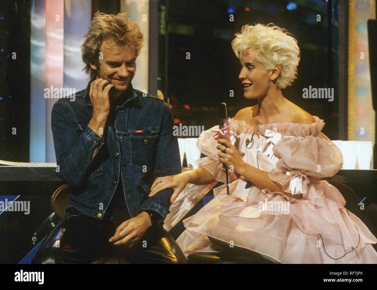 STING UK Rock Musiker mit Moderator Paula Yates auf dem Rohr-TV-Show über 1984. Stockfoto