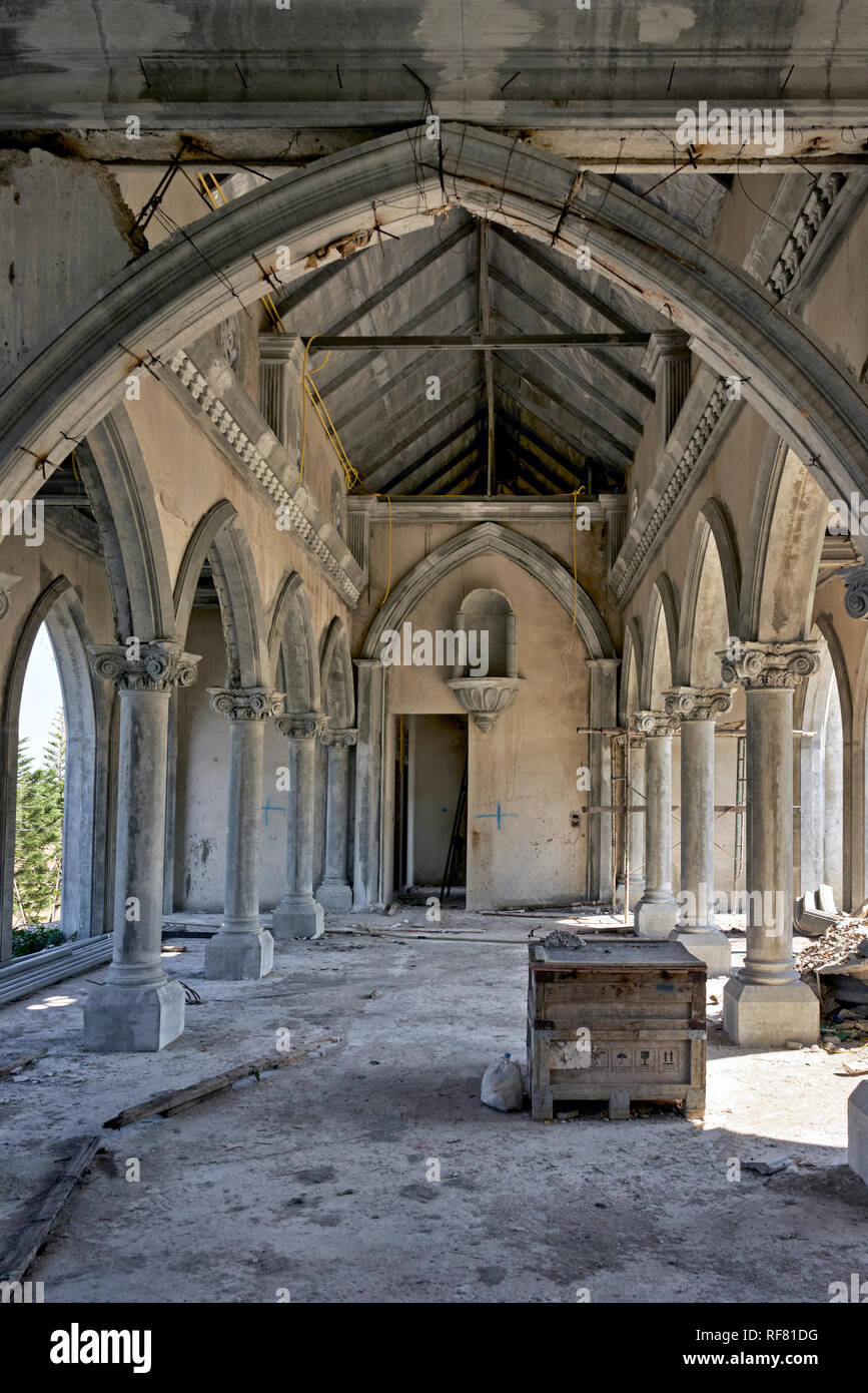 Gotische Kirche Innenraum Replik im Bau an Mom aroi Como, Pattaya, Thailand Stockfoto