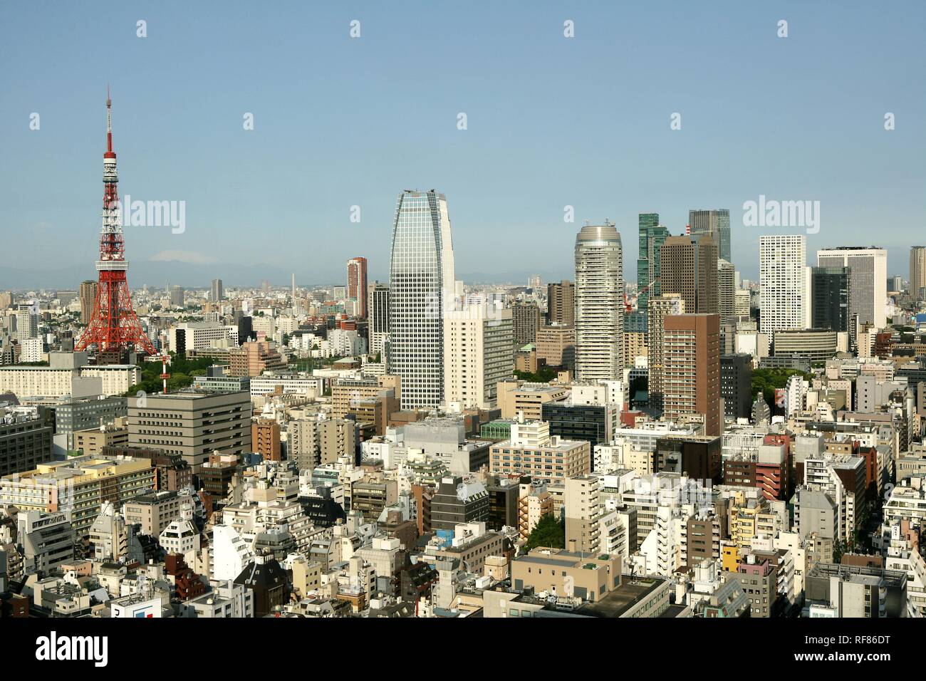 Red-Whtie Observation Tower Turm Mitte Atago grüne Hügel Gebäude Tokyo Japan Stockfoto