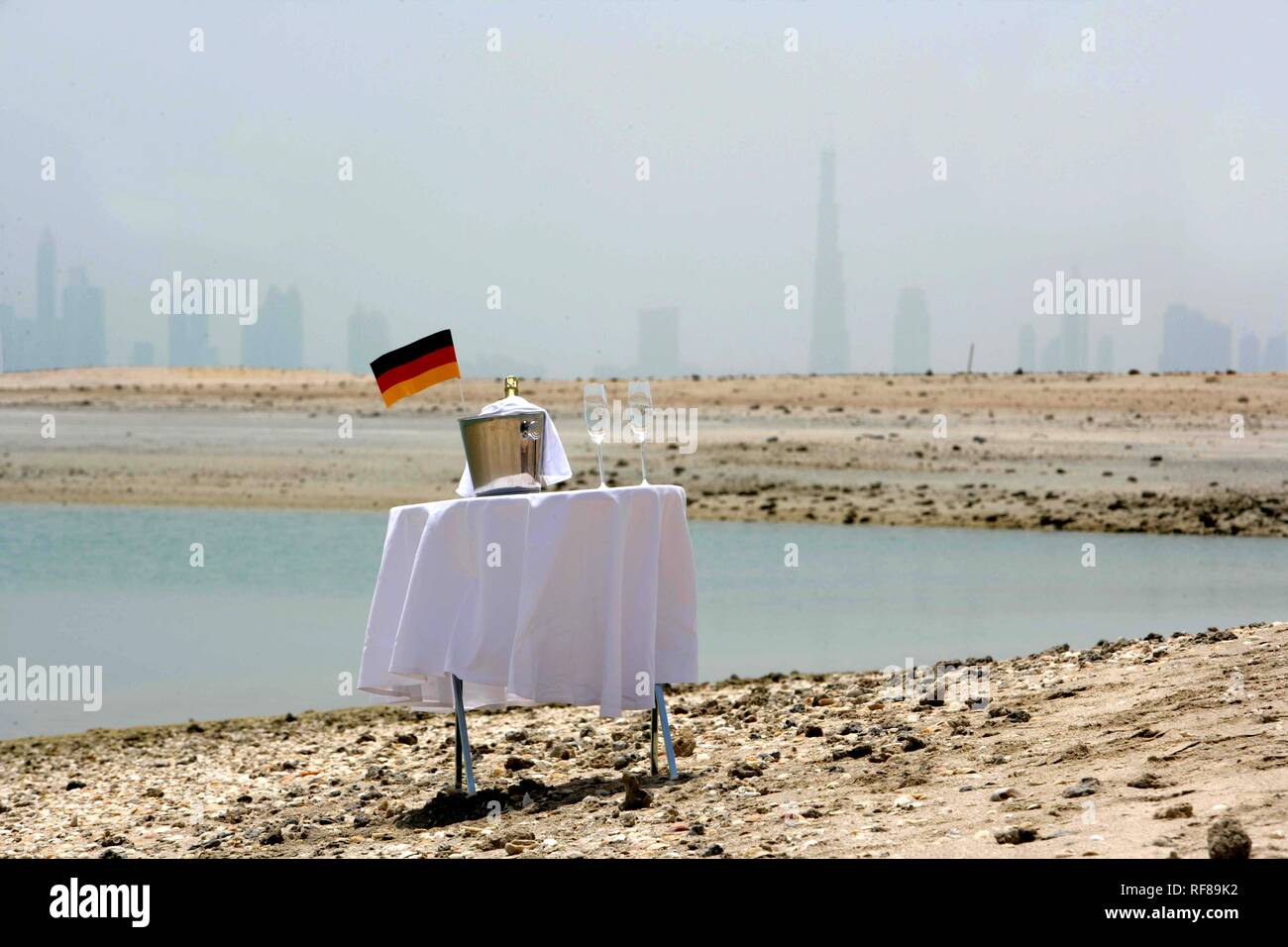 "Deutschland Insel, "eine der künstlichen Inseln auf einer künstlichen Welt Karte vor der Küste von Dubai; jeder ist zur Veräußerung verfügbar in Stockfoto