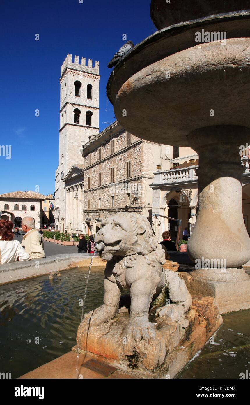 Kirche Santa Maria sopra Minerva an der Piazza del Comune, Assisi, Umbrien, Italien Stockfoto Kirche Santa Maria sopra Minerva an der Piazza del Comune, Assisi, Umbrien, Italien Stockfoto
