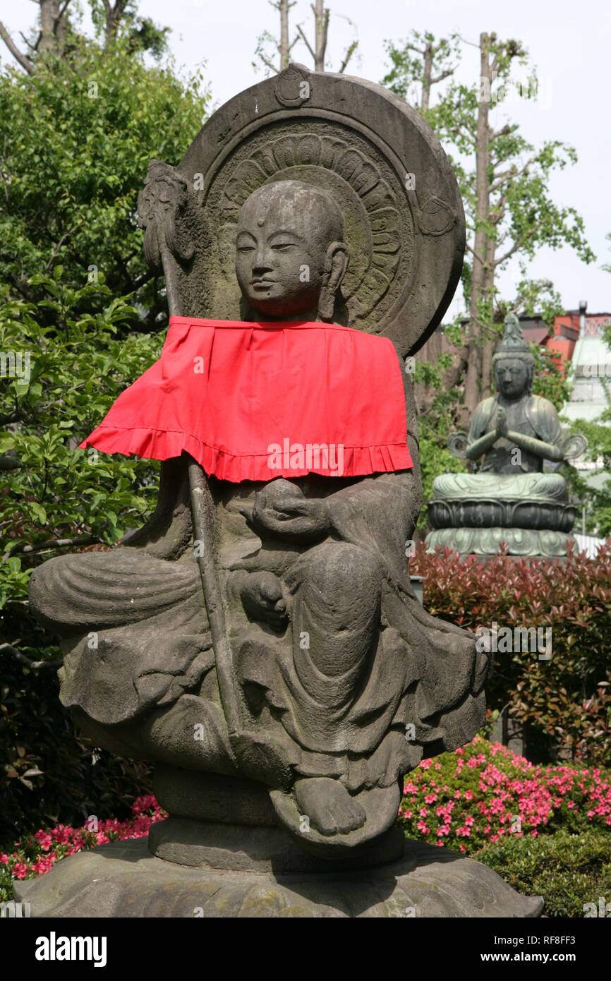 Japan, Tokio: Heiligtum Festival, genannt Matsuri. Asakusa Kannon Tempel Heiligtum entfernt. Stockfoto