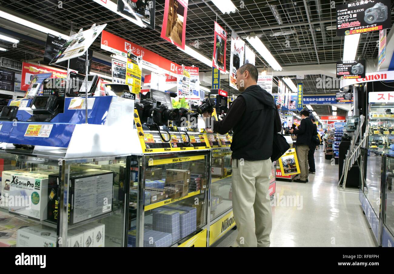 Unterhaltungselektronik, die Computer, Handys, Musik, Hardware, Fernseher, Kameras und mehr in Tokio, Japan, Asien Stockfoto Unterhaltungselektronik, die Computer, Handys, Musik, Hardware, Fernseher, Kameras und mehr in Tokio, Japan, Asien Stockfoto