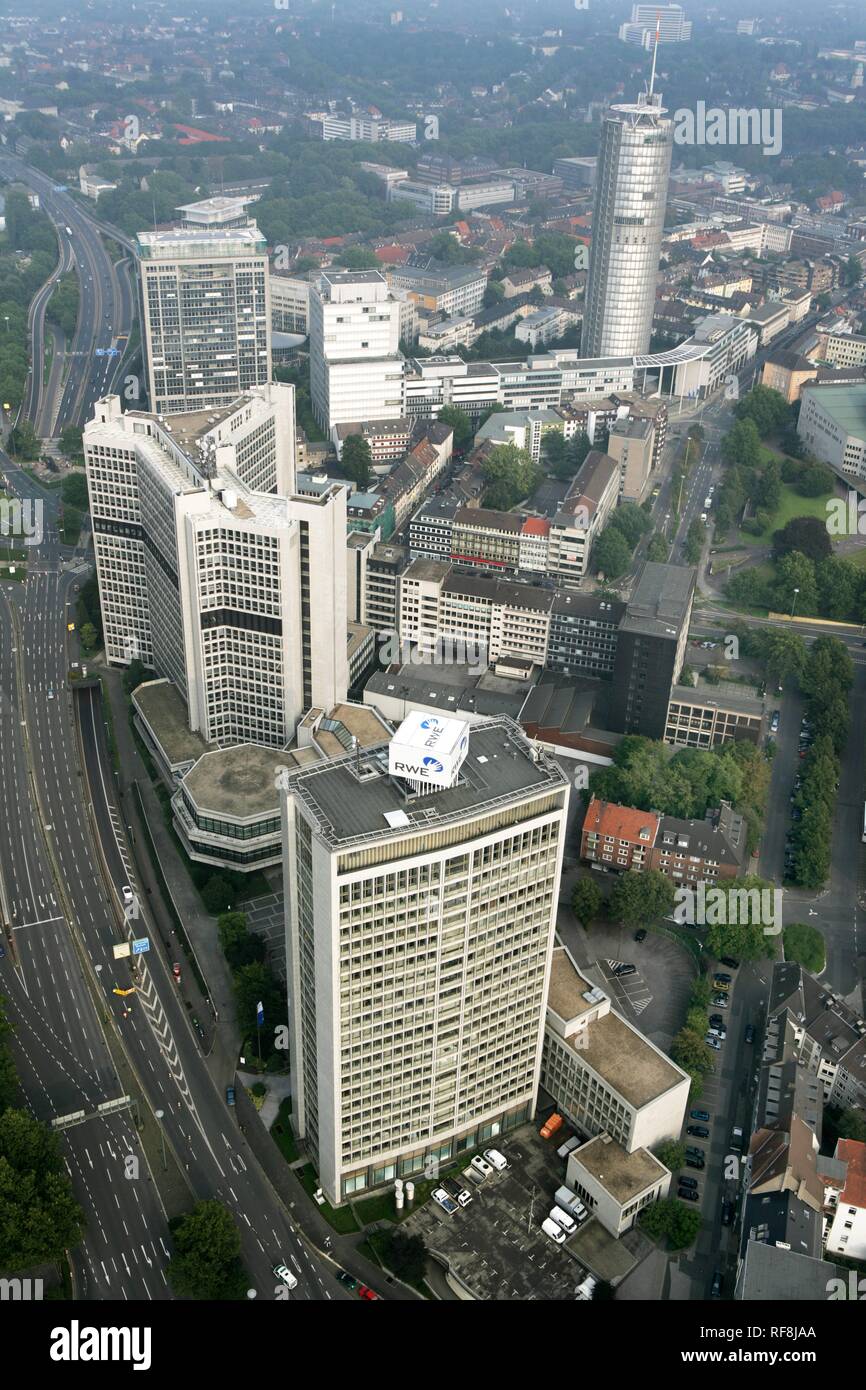 Skyline der Innenstadt mit Hauptsitz von Thyssen-Krupp, RWE und Evonik in Essen, Nordrhein-Westfalen Stockfoto