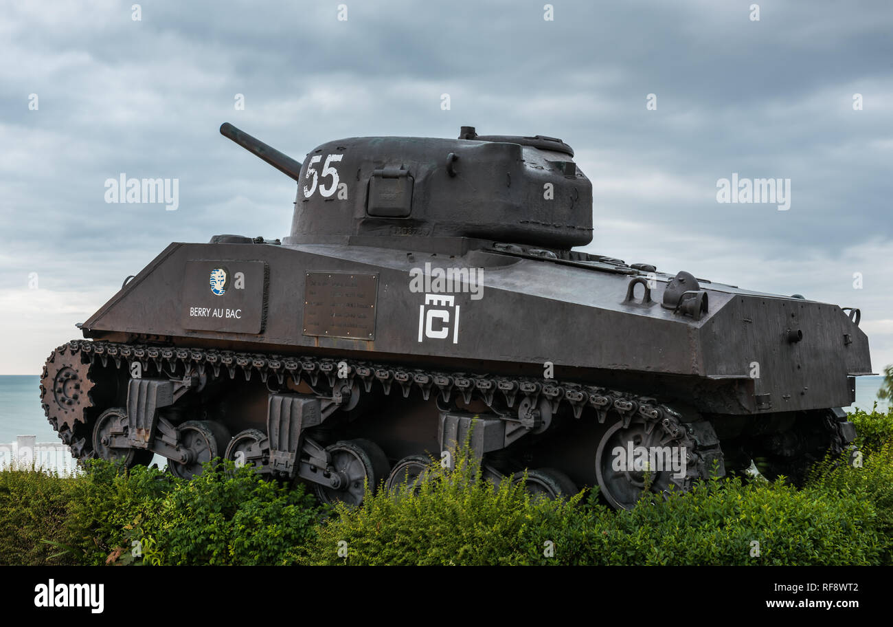Die M4A2 Sherman Tank bei Arromanches blickt auf Gold Beach Bereich der D-Day Landungen, 6. Juni 1944 Stockfoto