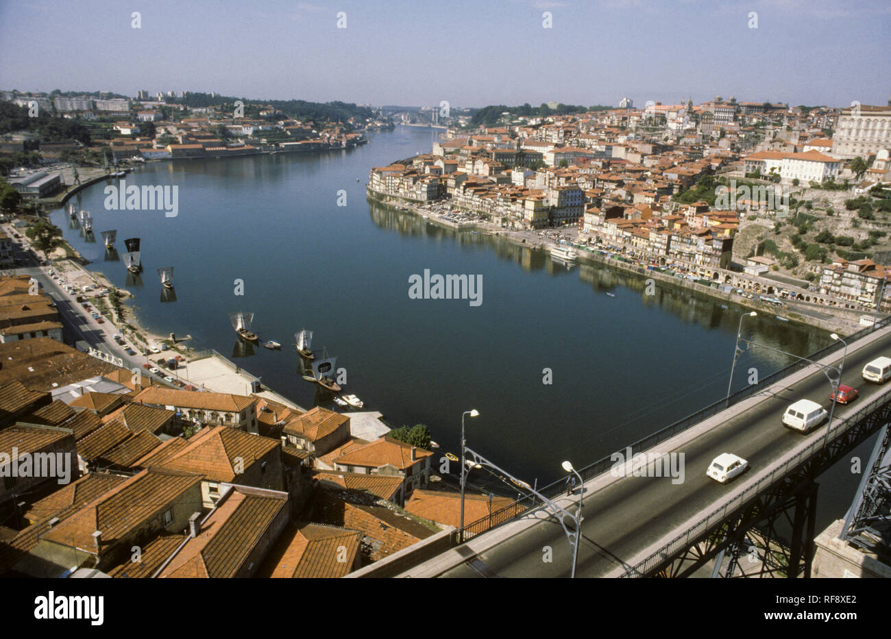 Portugal Porto am Fluss Douro mit alten Ribeira und die Brücke Ponte Dom Luis I Stockfoto