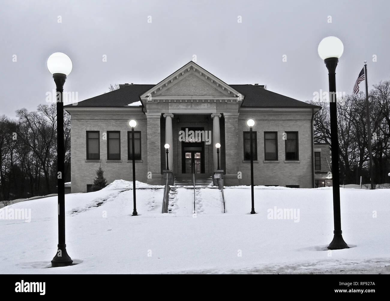 Die Solvay öffentliche Bibliothek, erbaut im Jahre 1903, mit Beiträgen von Andrew Carnegie, an einem Wintermorgen Stockfoto