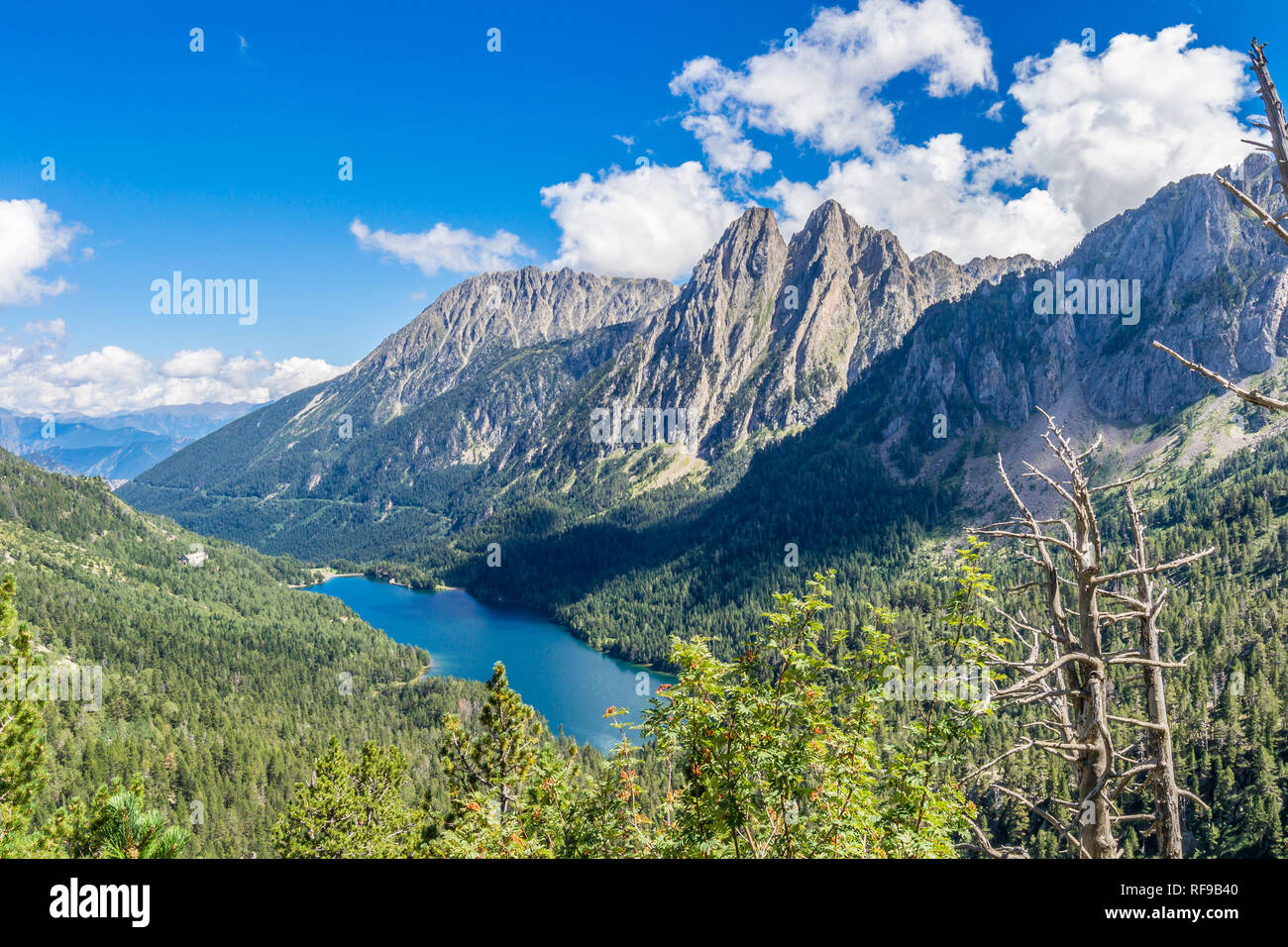 Der wunderschöne See Sant Maurici und die verzauberten Berg Stockfoto