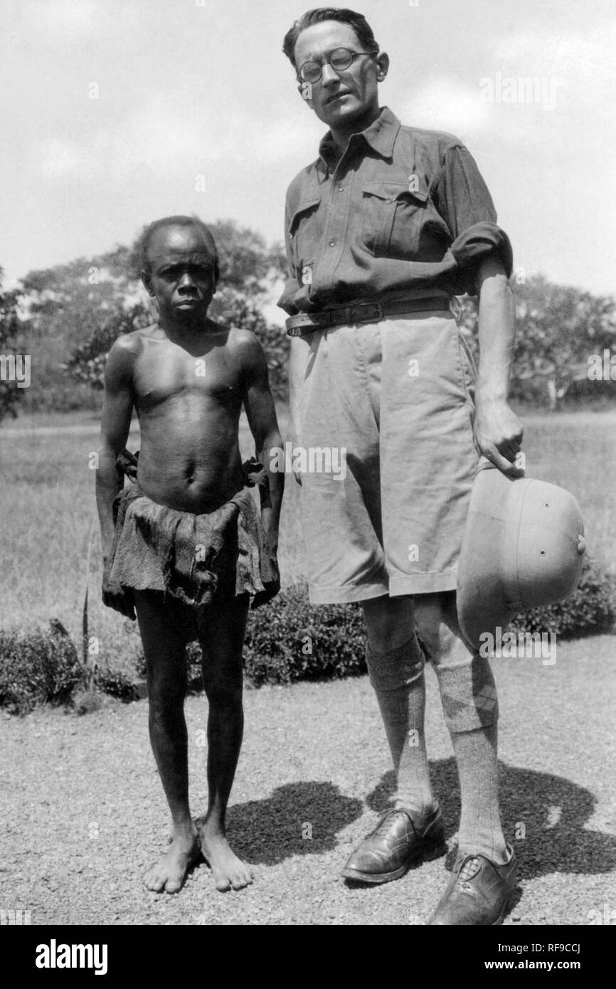 Pygmäenhöhe 1,24 mt und lidio cipriani, belgischer kongo, afrika 1927-30 Stockfoto