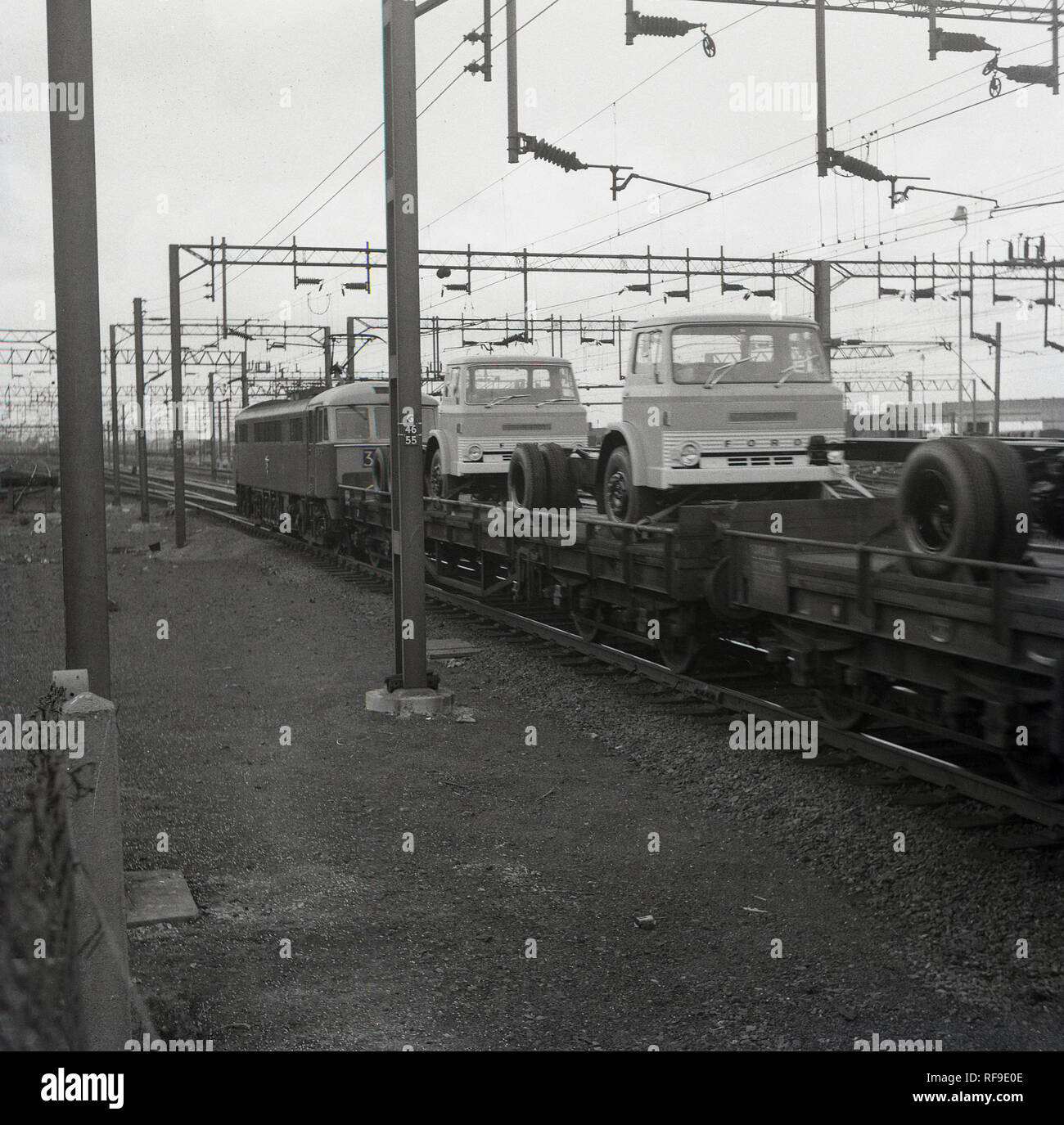 1970 s, LKW-Kabinen auf der Schiene transportierten Fracht, England, Großbritannien Stockfoto