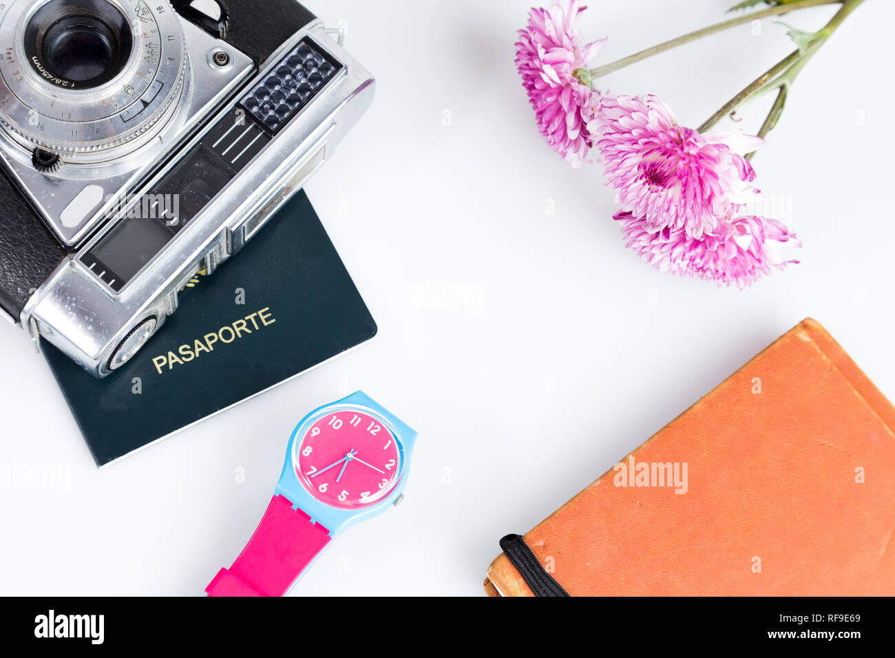Schließen Sie bis zu Traveler Zubehör (Kamera, Watch, Notebook und Reisepass). Stockfoto
