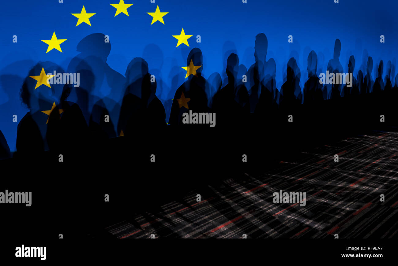 Viele Menschen Schatten gegen die Europäische Flagge, Brexit Konzept Stockfoto