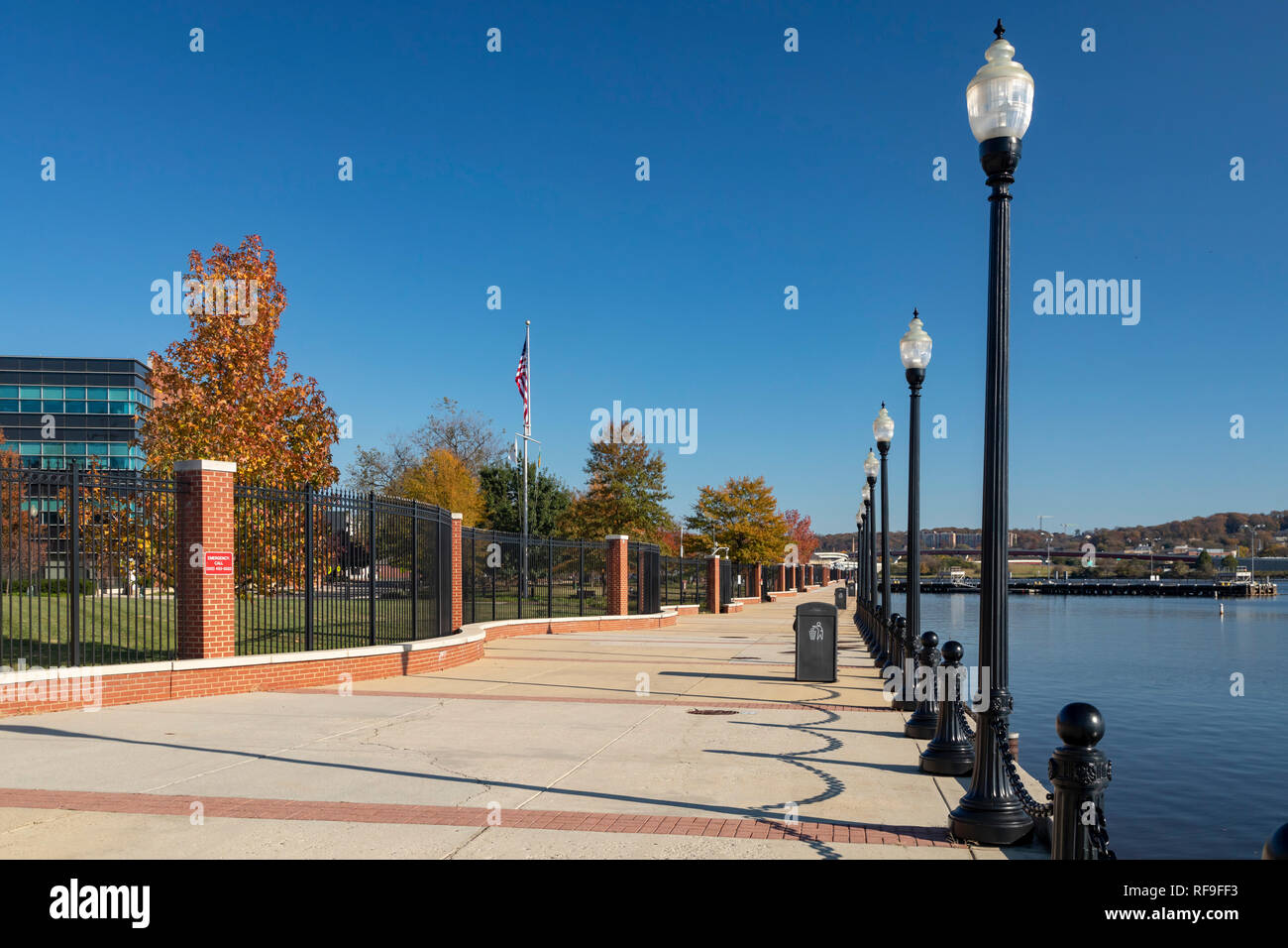 Washington DC Das Anacostia - Washington Dc Das Anacostia Riverwalk Trail Neben Dem Washington Navy Yard Rf9ff3 