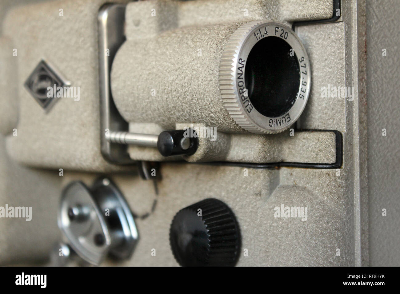 Eumig P8 Imperial 8-mm-Film/Film Projektor mit Eupronar 20mm f/1.4 Objektiv, close-up Stockfoto