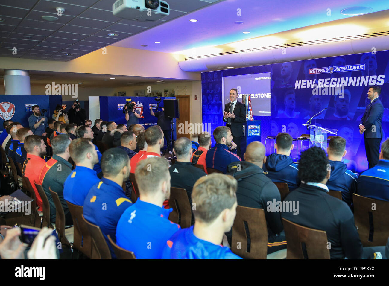 24. Januar 2019, Old Trafford, Manchester, England, Betfred Super League starten 2019; Robert Elstone CEO der RFL spricht es drücken Sie Credit: Mark Cosgrove/News Bilder Stockfoto