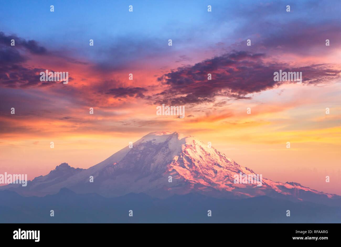 Rainer im Sonnenuntergang, Mt Rainier National Park, WA, USA. Stockfoto