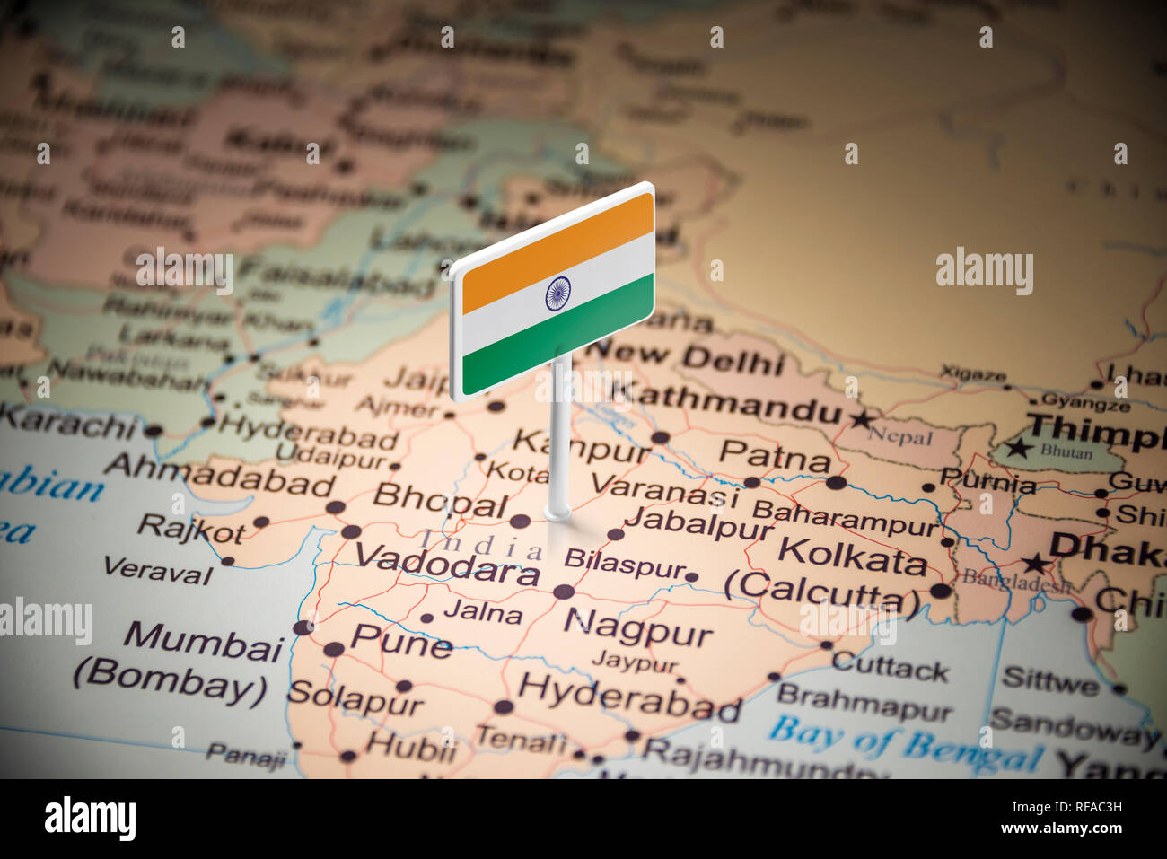 Indien markiert mit einer Flagge auf der Karte Stockfoto