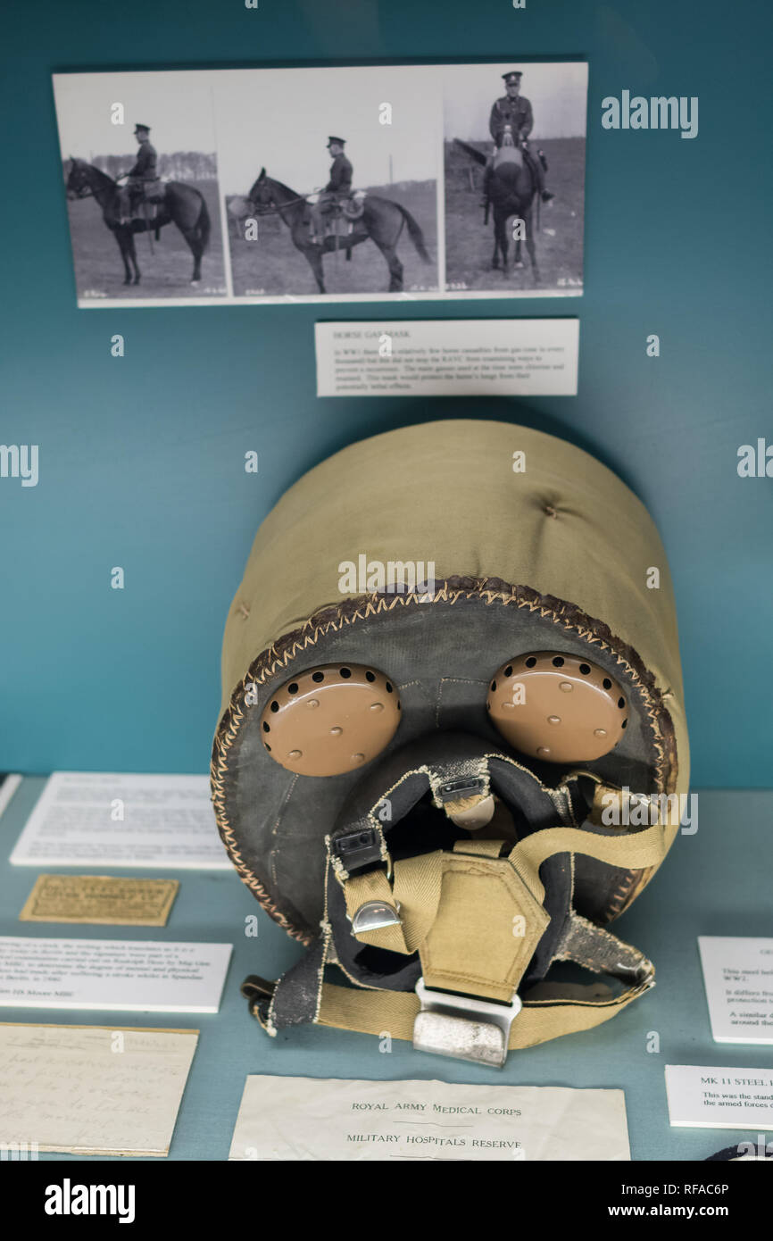 Museum der militärischen Medizin, Keogh Kasernen, Mytchett, Surrey, Großbritannien. Ein Pferd Gasmaske aufweisen. Stockfoto