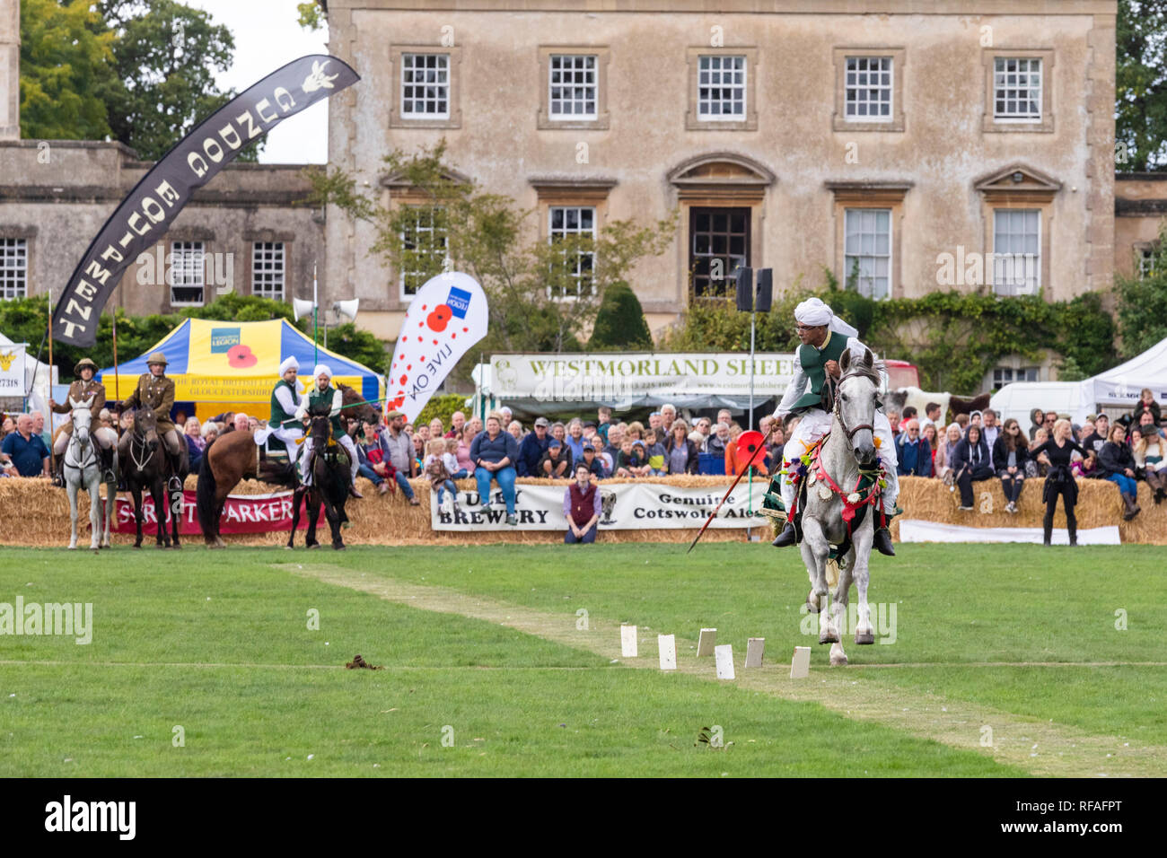 Eine Demonstration von Zelt Zuordnung zu Pferd an der Frampton Country Fair 2018 gehalten an Frampton Court, Frampton auf Severn, Gloucestershire, Großbritannien Stockfoto