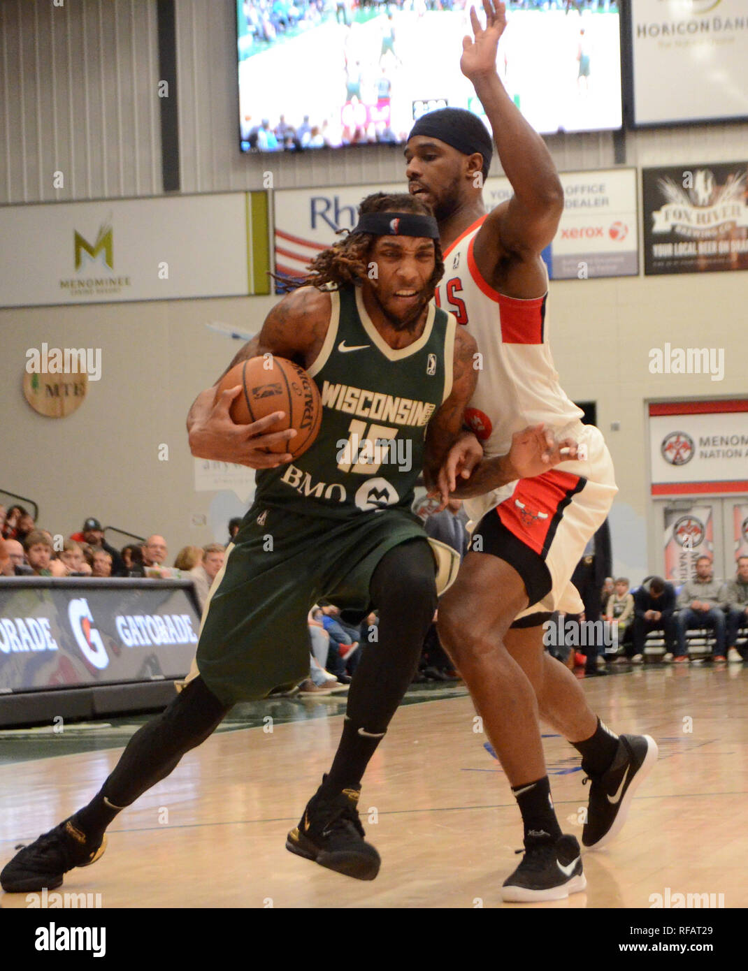 Oshkosh, Wisconsin, USA. 23 Jan, 2019. Wisconsin Herde vorwärts Michael Qualls Drives zum Korb während eines NBA-G-League Spiel zwischen der windigen Stadt Stiere und der Wisconsin Herde am Menominee Nation Arena in Oshkosh, Wisconsin. Ricky Bassman/CSM/Alamy leben Nachrichten Stockfoto