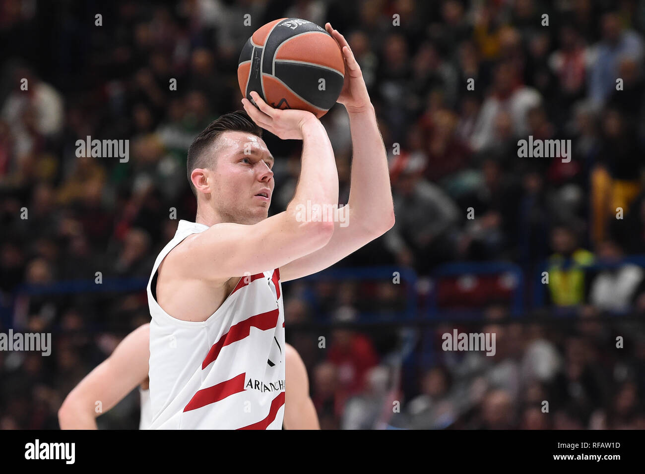 Foto Claudio Grassi/LaPresse 24 Maggio 2005 2019 Assago (MI) Italia sport Warenkorb AX Armani Exchange Olimpia Milano vs Zalgiris Kaunas - Turkish Airlines Eurolega 2018/2019 - Mediolanum Forum. Nella Foto: Dairis Bertans (#9 AX Armani Exchange Olimpia Milano) Al tiro Foto Claudio Grassi/LaPresse Januar 24, 2019 Assago (MI) Italien sport Warenkorb AX Armani Exchange Olimpia Mailand vs Zalgiris Kaunas - Turkish Airlines EuroLeague 2018/2019 - Mediolanum Forum. Im Bild: Dairis Bertans (#9 AX Armani Exchange Olimpia Milano) schießen Stockfoto