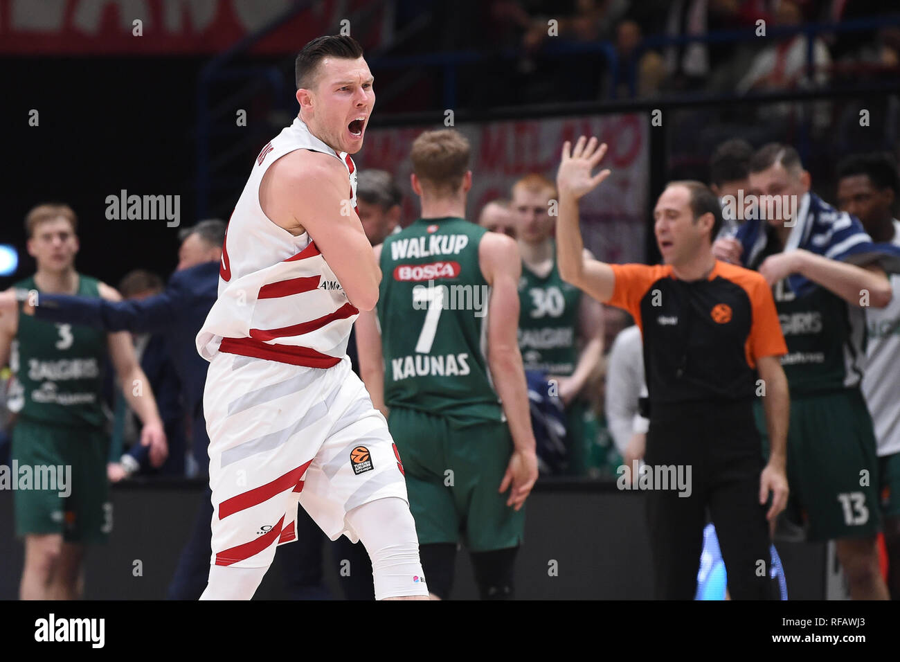 Foto Claudio Grassi/LaPresse 24 Maggio 2005 2019 Assago (MI) Italia sport Warenkorb AX Armani Exchange Olimpia Milano vs Zalgiris Kaunas - Turkish Airlines Eurolega 2018/2019 - Mediolanum Forum. Nella Foto: L&#x2019;esultanza di Dairis Bertans (#9 AX Armani Exchange Olimpia Milano) Foto Claudio Grassi/LaPresse Januar 24, 2019 Assago (MI) Italien sport Warenkorb AX Armani Exchange Olimpia Mailand vs Zalgiris Kaunas - Turkish Airlines EuroLeague 2018/2019 - Mediolanum Forum. Im Bild: Dairis Bertans (#9 AX Armani Exchange Olimpia Milano) Jubel Stockfoto