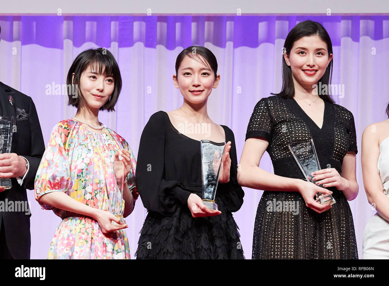 (L und R) Minami Hamabe, Riho Yoshioka, Manami Hashimoto, Jan 24, 2019: Die 30. Japan am Besten Schmuck Träger Preisverleihung in Tokio, Japan, am 24. Januar 2019. Credit: Naoki Morita/LBA/Alamy leben Nachrichten Stockfoto