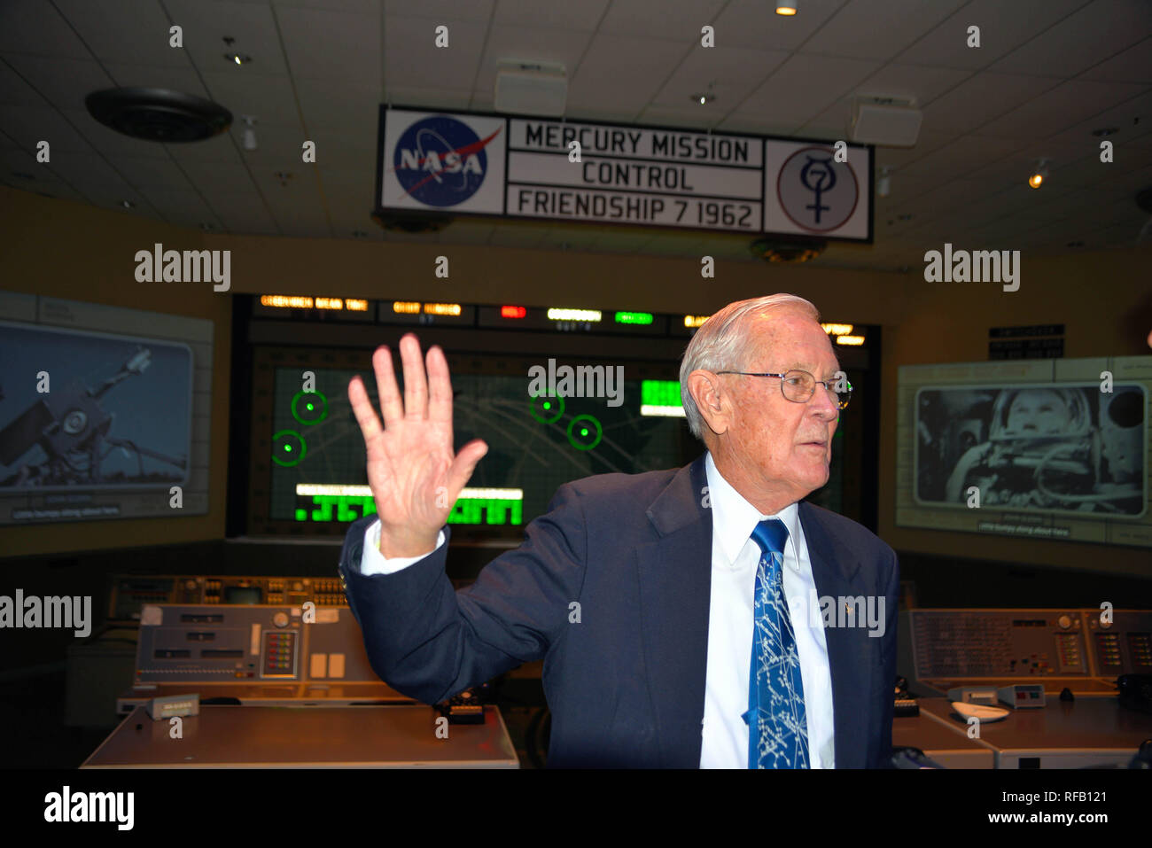 Die NASA Kennedy Space Center Visitor Complex, Florida. Januar 24, 2019. Eine Zeremonie der Verkauf des US-Mint neue Apollo 11 50-Euro-Gedenkmünze Sammlung zu starten, wurde heute Morgen statt. Die gedenkmünze Sammlung feiert den 50. Jahrestag der ersten bemannten Mondlandung. Charlie Duke, Apollo 16 Astronaut, war der Hauptredner bei der Zeremonie. Herzog diente als CAPCOM für Apollo 11. Credit: Julian Porree/Alamy leben Nachrichten Stockfoto