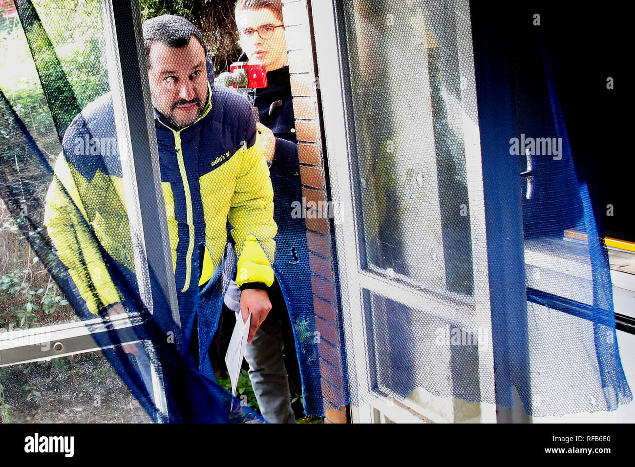 Rom, Italien. 25. Jan 2019. Matteo Salvini Rom, 25. Januar 2019. Minister für Inneres liefert an die Gemeinde von Rom die Tasten einer Villa zu einem Mobster Clanmitglied beschlagnahmt. Foto Samantha Zucchi Insidefoto Credit: insidefoto Srl/Alamy leben Nachrichten Stockfoto