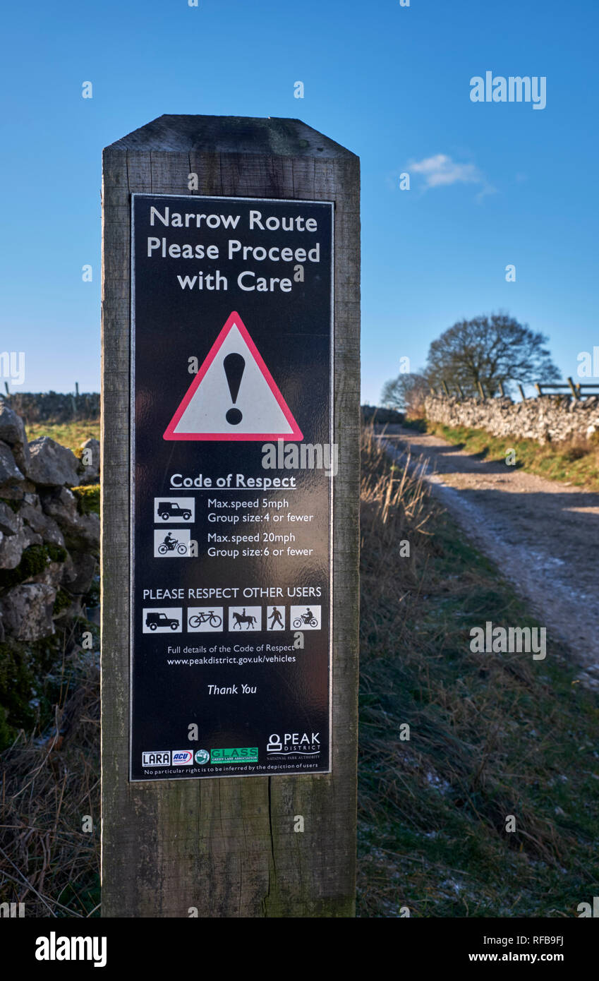 Informationen Anmeldung Tideswell Lane, einem beliebten Green Lane an Eyam. Nationalpark Peak District, Derbyshire, England. Stockfoto
