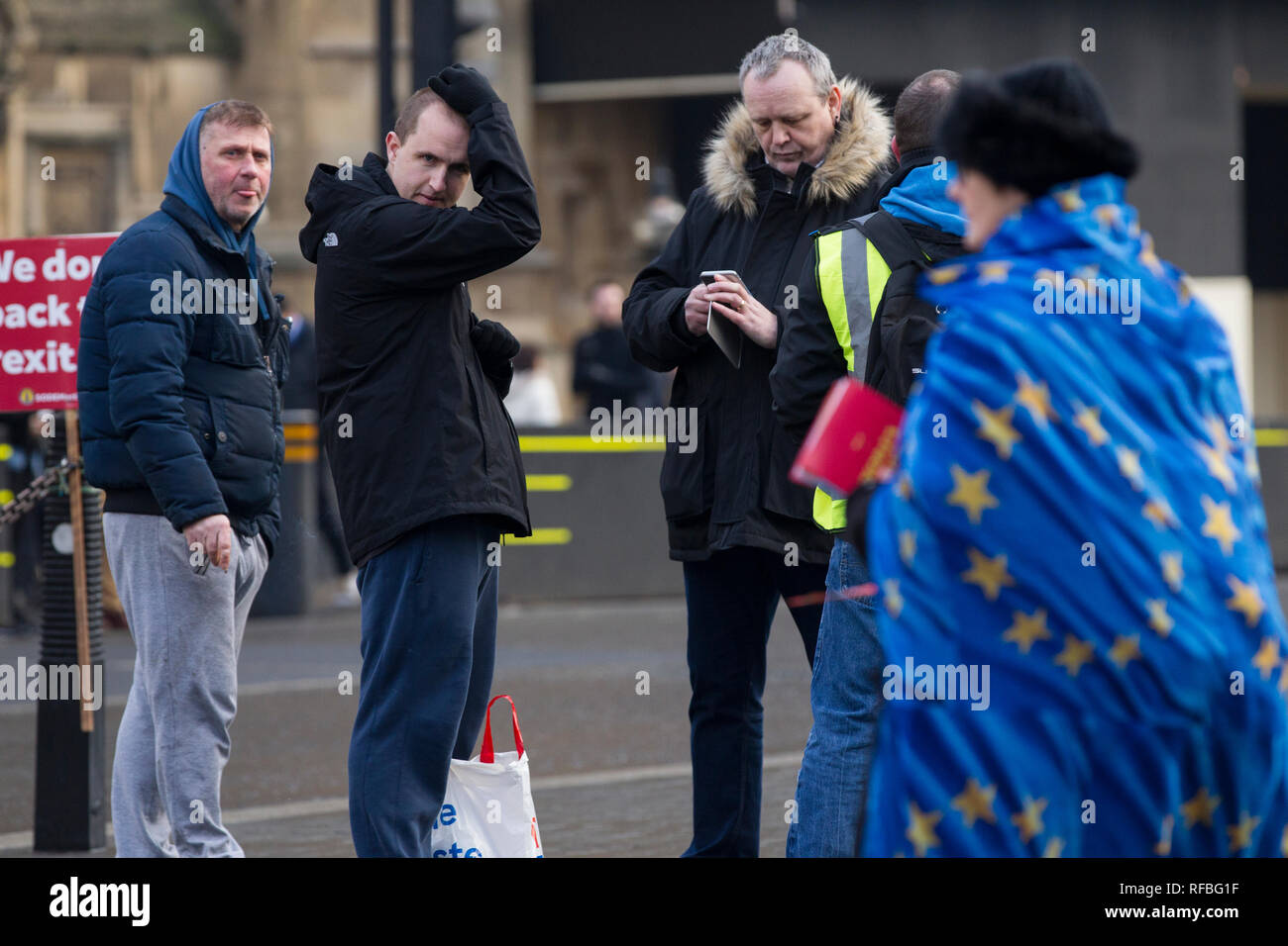 Far-Right Demonstranten vor Houses of Parliament in London, zeigen die EU am 29. März 2019 zu verlassen, mit dem Ergebnis des Referendums zu decken. Stockfoto