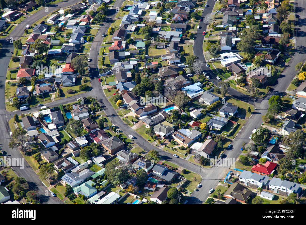 Eine Luftaufnahme von Vorort in Newcastle, NSW, Australien. Zeigt eine typische Australische Wohngebiet. Stockfoto