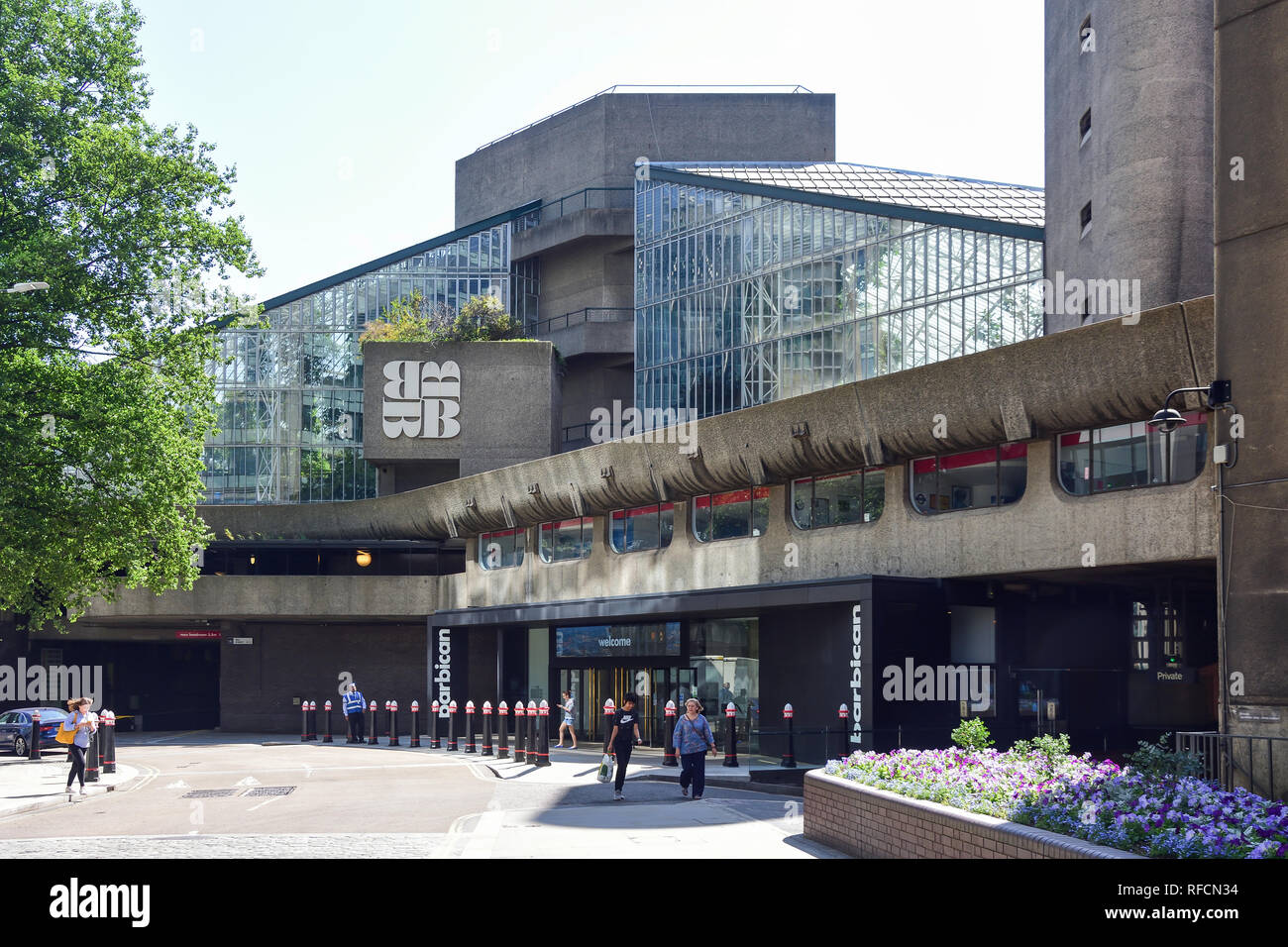 Eingang des Barbican Theatre, Silk Street, Barbican, London, Greater London, England, Vereinigtes Königreich Stockfoto