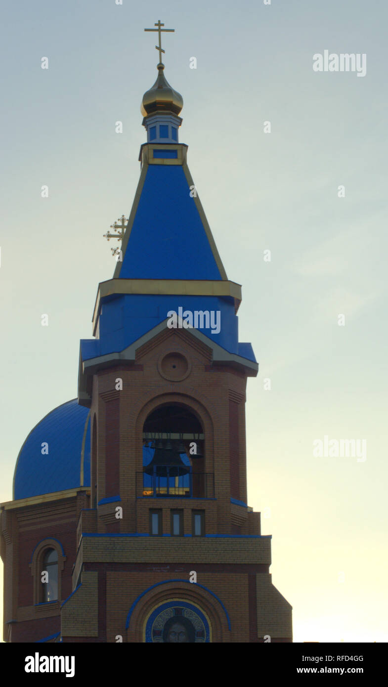 Die Kuppel der Kirche zu Ehren der Ikone der Muttergottes von Kasan. Nowosibirsk, Pervomaisky Bezirk. Das Bild war in der Morgendämmerung aus Stockfoto