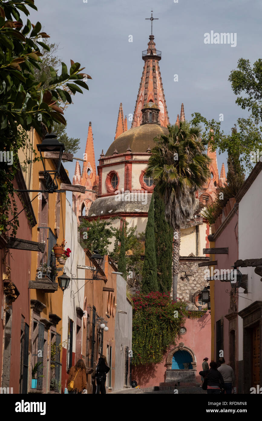 Parroquia de San Miguel Arcángel, die Pfarrkirche von San Miguel de Allende, Mexiko. Stockfoto