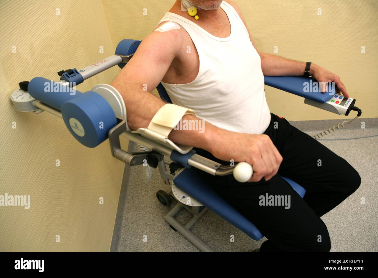 Krankenhaus, Physiotherapie nach Schulterchirurgie Stockfoto